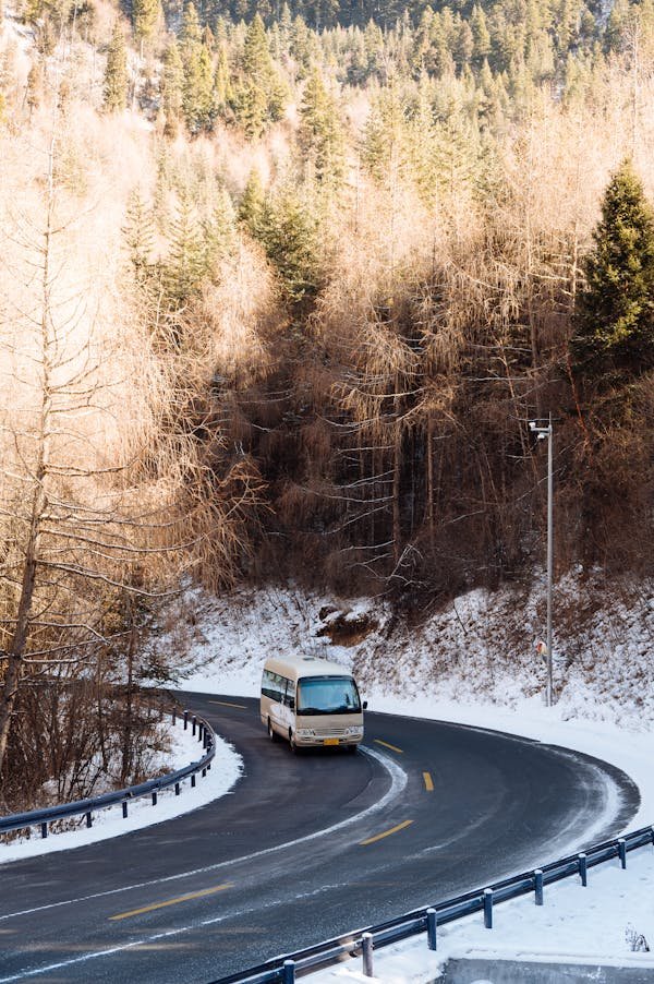 Location minibus 9 places : tarif, conditions et options disponibles